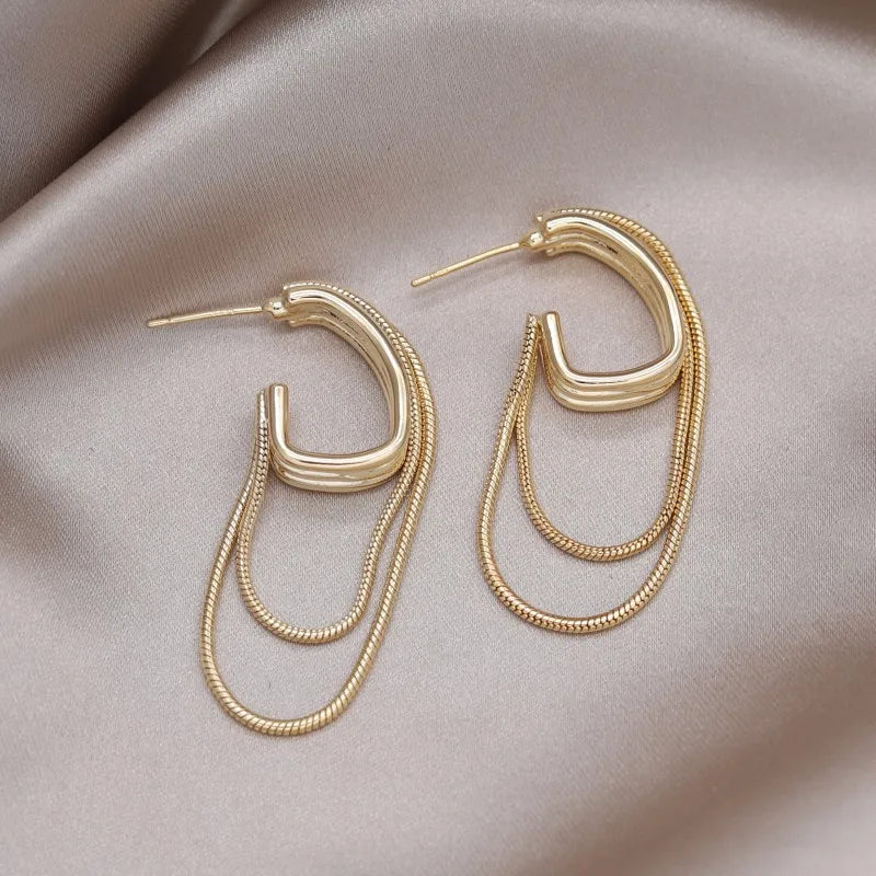 Aretes Geométricos con flecos de metal dorado
